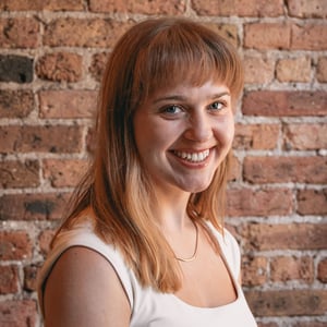 caroline webopt_new headshots-2