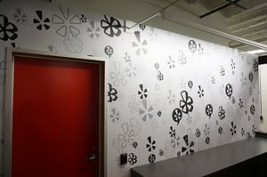 Yelp-Wall-Graphics-Behind-Receptionist-Desk