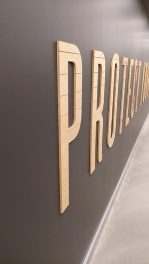 Vertical-Image-of-Yelp-Letters